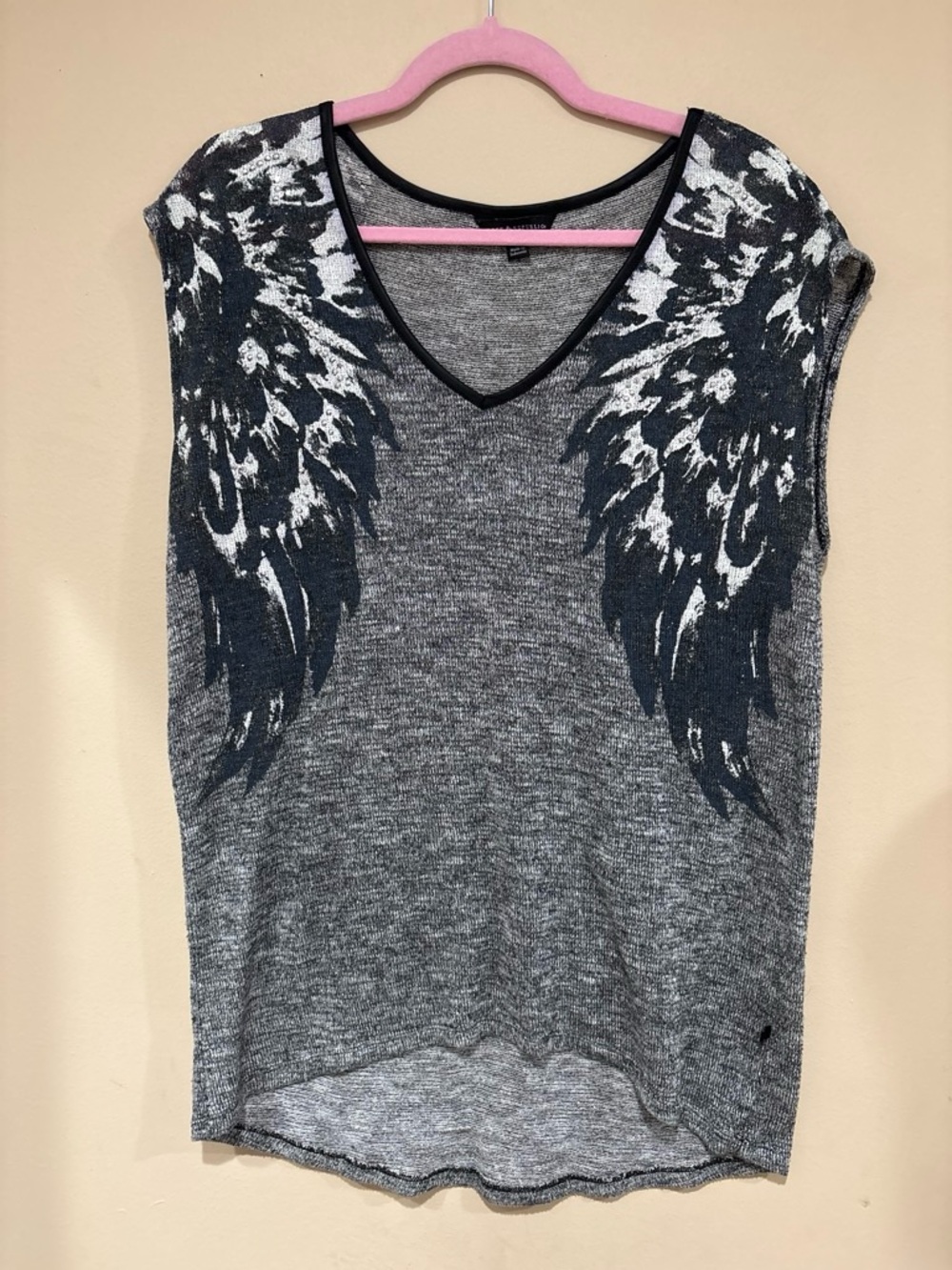 Rock & Republic Gray Wing Print V-Neck Tank